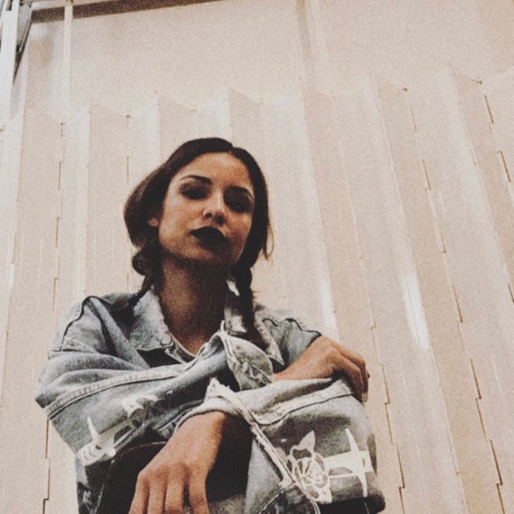 Meet your Posher, Britt - Picture 1 of 1